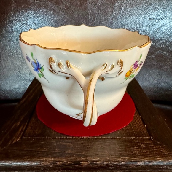 8 Cups, Meissen Blue Crossed Swords Mark - Picture 5 of 11